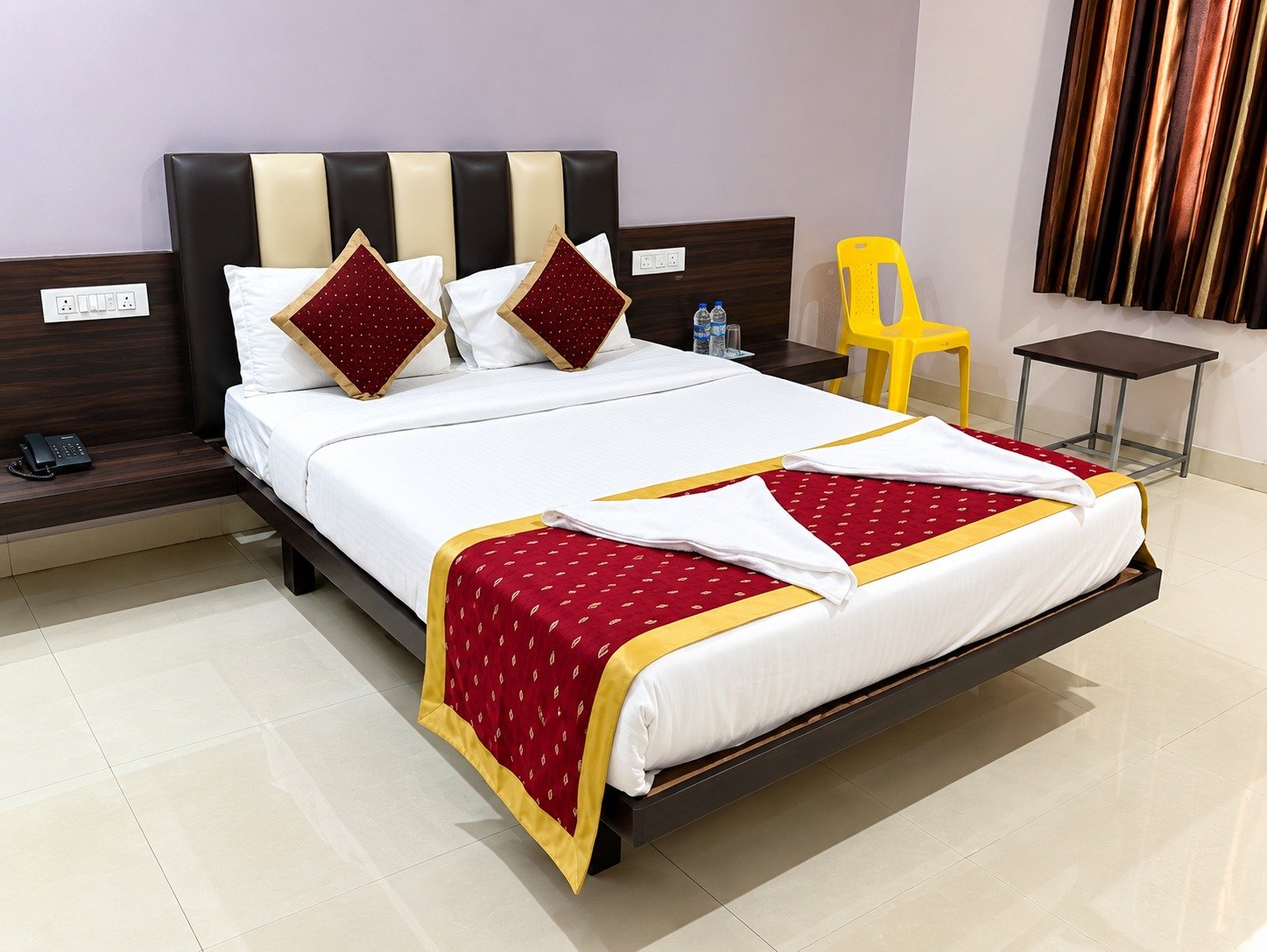 Deluxe room at Bhakt Nivas Akalkot