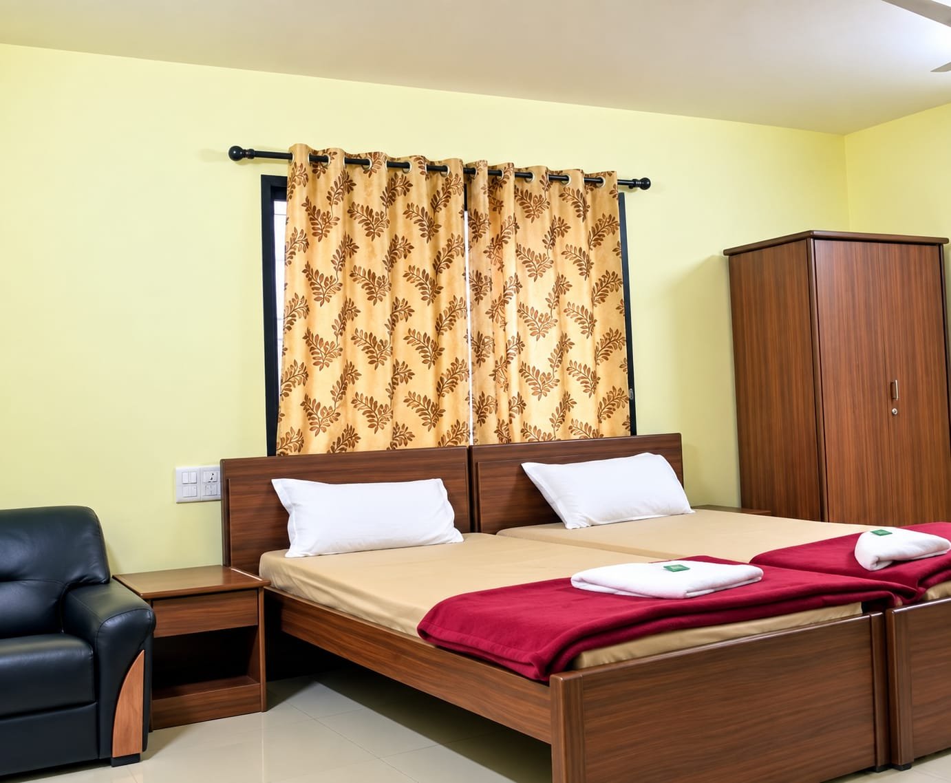 Standard room at Bhakt Nivas Akalkot